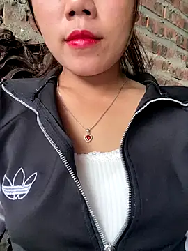 Snapshot of nachi-baby chatting on October 31, 2025, 8:37 am nachi-baby online show from October 31, 2025, 8:37 am