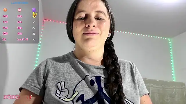 Snapshot of harper1brown chatting on October 31, 2025, 11:11 am harper1brown online show from October 31, 2025, 11:11 am