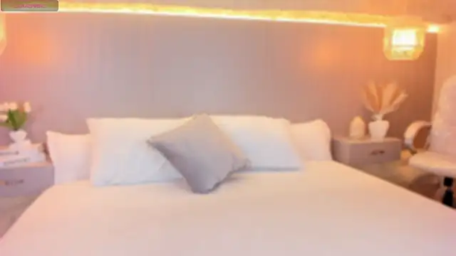 AmyColman  online show from March 5, 2026, 12:01 pm