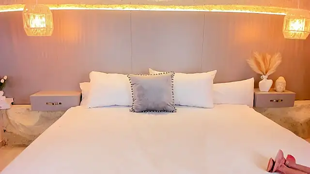 AmyColman  online show from March 21, 2026, 11:59 am