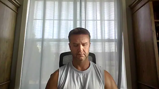 Snapshot of 45andfit1 chatting on November 7, 2025, 2:06 pm 45andfit1 online show from November 7, 2025, 2:06 pm