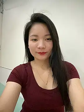 Bee Yellow00 online show from March 6, 2026, 4:42 am