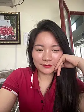 Bee Yellow00 online show from March 21, 2026, 1:21 am