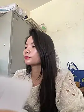 Bee Yellow00 online show from May 30, 2026, 2:52 am