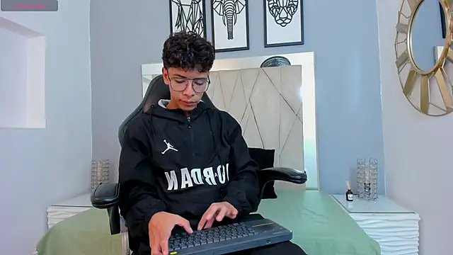 adams bobby online show from November 30, 2025, 11:25 am