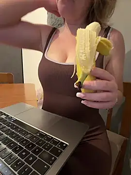 Kimmeow online show from April 27, 2026, 4:49 pm