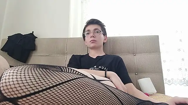 Snapshot of minikkdunyam chatting on November 3, 2025, 12:28 pm minikkdunyam online show from November 3, 2025, 12:28 pm