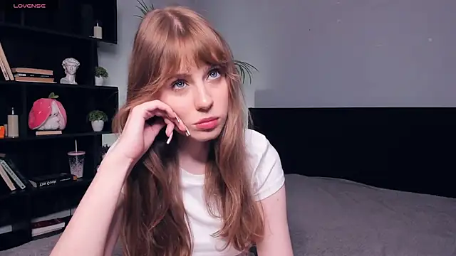 Snapshot of TessaStruble chatting on November 7, 2025, 8:47 am TessaStruble online show from November 7, 2025, 8:47 am