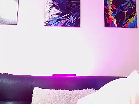 Caroline Jons online show from November 12, 2025, 1:00 pm