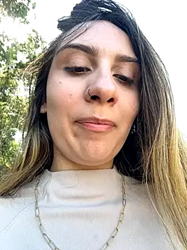 Snapshot of sarah_honey__ chatting on November 7, 2025, 2:06 pm sarah honey online show from November 7, 2025, 2:06 pm