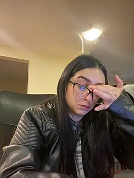 Kloe Novoa online show from April 13, 2026, 12:21 pm