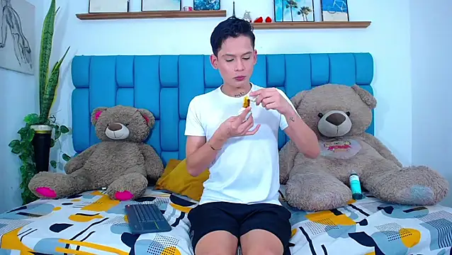 Hot Boys Latinos X online show from March 19, 2026, 1:59 pm