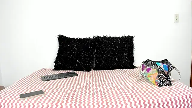 Snapshot of Vanessa_Martinz chatting on October 31, 2025, 12:17 pm Vanessa Martinz online show from October 31, 2025, 12:17 pm