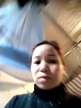 Snapshot of Gwen-n chatting on November 18, 2025, 5:45 am Gwen-n online show from November 18, 2025, 5:45 am