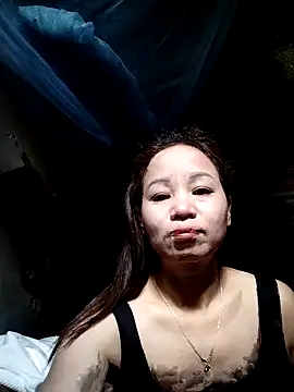 Snapshot of Gwen-n chatting on November 21, 2025, 6:23 am Gwen-n online show from November 21, 2025, 6:23 am