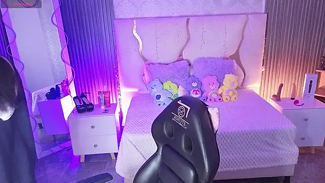 MAIILY TAY online show from January 13, 2026, 11:48 am