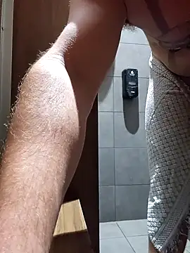 ozone1992 online show from April 13, 2026, 8:47 pm