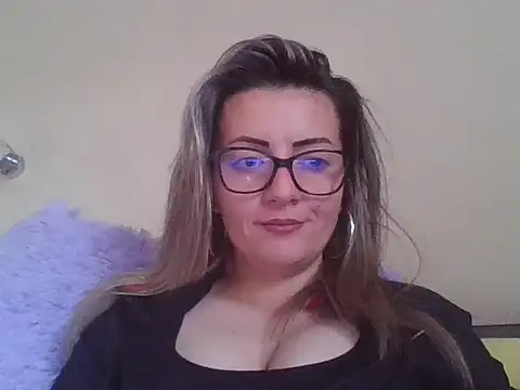 Snapshot of blondinaali chatting on October 28, 2025, 11:47 am blondinaali online show from October 28, 2025, 11:47 am