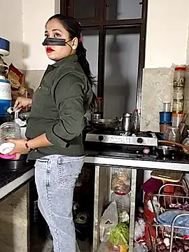 Heena-143 online show from April 5, 2026, 3:53 pm