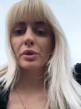 Snapshot of blondegirlx chatting on December 4, 2025, 2:15 pm blondegirlx online show from December 4, 2025, 2:15 pm