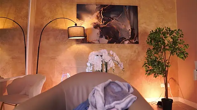 MaddieBryggs online show from February 27, 2026, 10:04 am