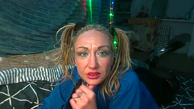 Snapshot of LilaniLoverx chatting on November 5, 2025, 8:09 pm LilaniLoverx online show from November 5, 2025, 8:09 pm