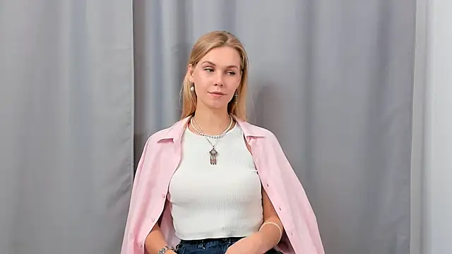 Snapshot of FranceDeare chatting on October 28, 2025, 9:24 am FranceDeare online show from October 28, 2025, 9:24 am