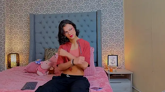 Snapshot of Indi_rave chatting on February 5, 2026, 1:05 pm Indi rave online show from February 5, 2026, 1:05 pm