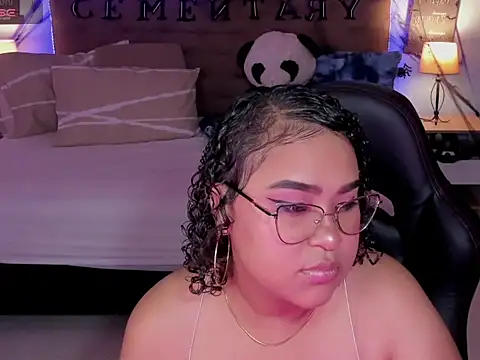 Snapshot of Prettyy_zoe chatting on October 29, 2025, 11:56 am Prettyy zoe online show from October 29, 2025, 11:56 am