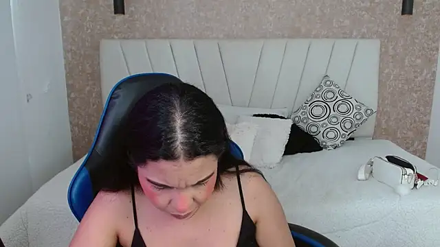 AliceSmity  online show from February 15, 2026, 6:04 pm