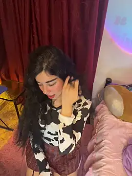 wetbyAlice online show from April 18, 2026, 12:03 am