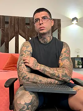 MATEO DILUCA online show from November 17, 2025, 10:10 am