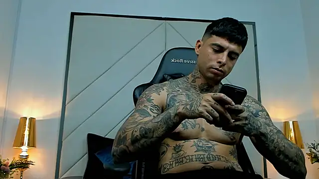 MATEO DILUCA online show from January 7, 2026, 9:17 pm