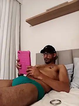 LeandroLima23Cm online show from November 5, 2025, 5:51 am