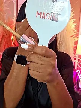 LizyTayloor online show from November 10, 2025, 1:21 pm