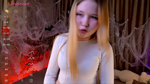 Snapshot of VivieSunn chatting on October 30, 2025, 9:44 am VivieSunn online show from October 30, 2025, 9:44 am