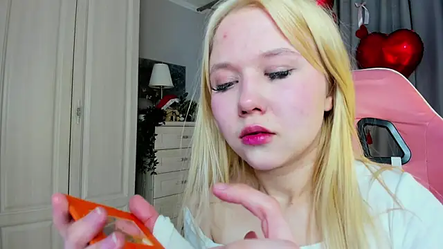 Snapshot of VivieSunn chatting on February 14, 2026, 4:42 am VivieSunn online show from February 14, 2026, 4:42 am