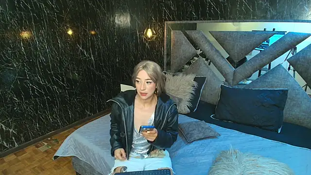 Snapshot of HeatherHazel chatting on October 27, 2025, 7:40 pm HeatherHazel online show from October 27, 2025, 7:40 pm