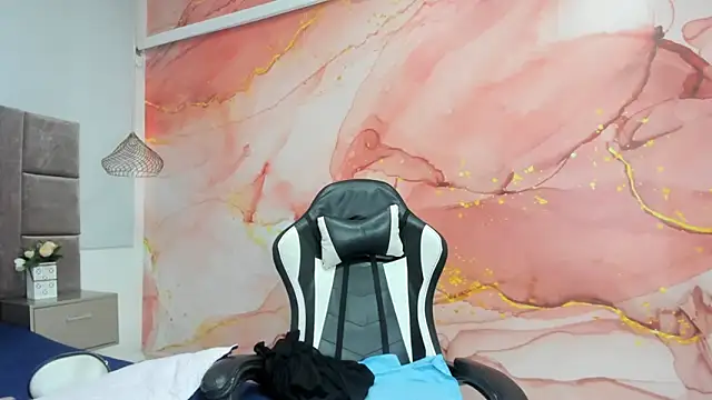 laliItaclark online show from March 28, 2026, 11:54 am