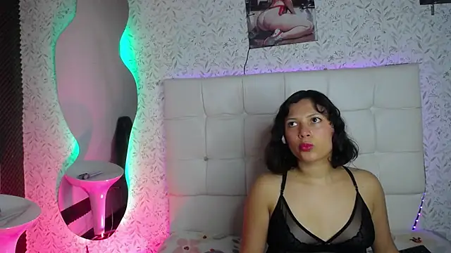 Catleya x online show from November 17, 2025, 7:52 pm