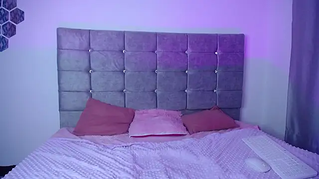 Catleya x online show from November 28, 2025, 9:06 pm