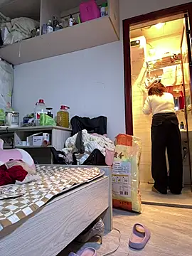 Snapshot of Zuzu-6 chatting on February 17, 2026, 5:48 am Zuzu-6 online show from February 17, 2026, 5:48 am