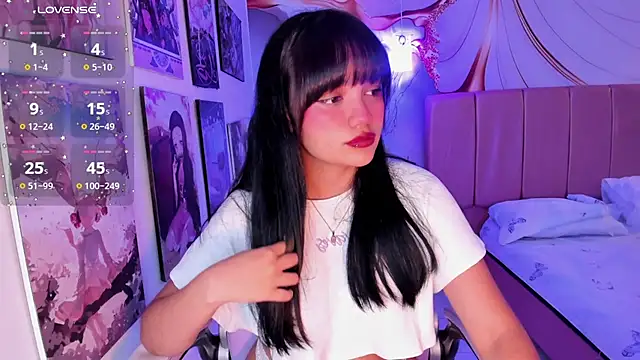 Snapshot of BellaGreen1 chatting on October 27, 2025, 8:24 pm BellaGreen1 online show from October 27, 2025, 8:24 pm