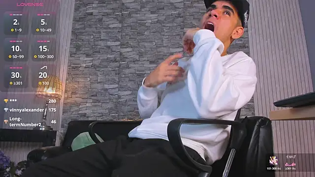 zack joness18 online show from November 9, 2025, 3:49 am