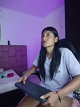 YeseniaRodriguez3 online show from April 19, 2026, 5:34 pm