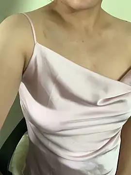 Snapshot of HellenChan chatting on November 9, 2025, 1:20 pm HellenChan online show from November 9, 2025, 1:20 pm