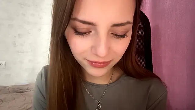 Snapshot of AliceStacy chatting on November 5, 2025, 8:25 am AliceStacy online show from November 5, 2025, 8:25 am