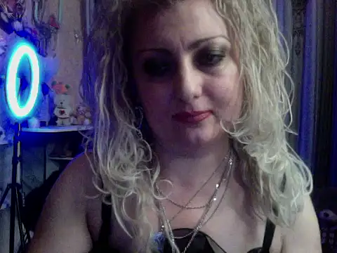 Snapshot of xHot_Amazonq chatting on October 26, 2025, 6:14 pm xHot Amazonq online show from October 26, 2025, 6:14 pm