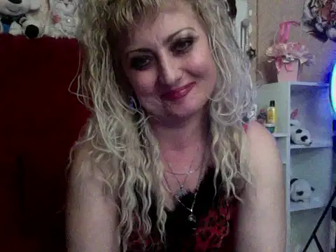 Snapshot of xHot_Amazonq chatting on October 31, 2025, 1:06 am xHot Amazonq online show from October 31, 2025, 1:06 am