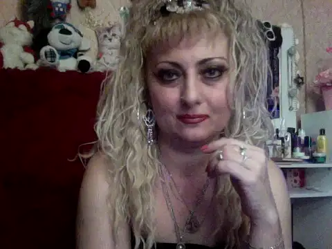 Snapshot of xHot_Amazonq chatting on November 1, 2025, 7:49 pm xHot Amazonq online show from November 1, 2025, 7:49 pm